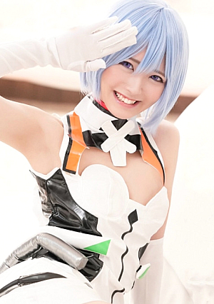 『本物コスプレイヤー/個撮』新世紀エヴァンゲリオンの綾波レイが心のむこうに初搭乗❣原作シンクロ率100％の美麗ボディ♡四つん這いバックで美乳を揺らしながらイキ果てるインパクト級のハメ撮り映像♡