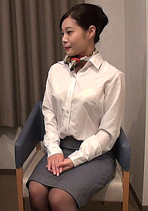 [初撮り]外資系航空会社勤務 CA 24歳憧れの黒パンスト美脚が素晴らしいキャビンアテンダントから最初で最後の筆下ろししてもらう様子を記録中出しハメ撮り