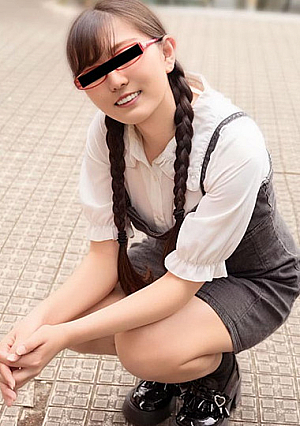 お尻の開発にも興味津々な赤メガネ娘