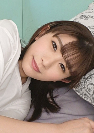 [初撮り][こっそり逝きする彼女を..][シーツに作る潮染み]耳を赤くして本気で感じる19歳可愛い笑顔で喋っていた少女が… 応募素人、初AV撮影 131