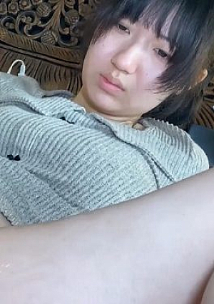 [2nd round of face showing] I had him write a memorandum.I went to the bathroom, so I chased him, opened the door, gave him a blowjob, and put his cock in her vagina and creampied her.