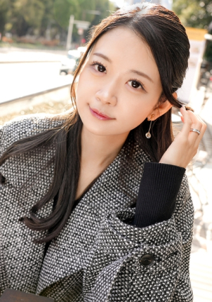 [Reducing Mosaic] [A charming body hidden in black clothes] Kasumi, a clerical worker with a cute smile and voice (30), lifts her legs and begs for her dick and cums with a squirting [First shoot] Online AV application trial shoot 2413