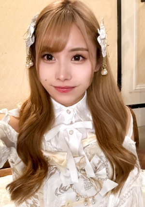 SNSで承認欲求を満たすエロギャル19歳 制服コスプレの美少女へおパンツずらし挿入コスプレドレスでおまこ広げて生中出し