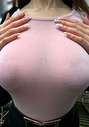 [Hカップ爆乳美女][fc2限定]ノーブラのデカ乳とハミ出たデカ尻を見せつけるド変態美女圧倒的神BODY降臨!!