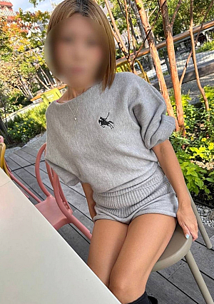 [完全素人]**pyjpx*jsps 小麦肌がそそる激エロ人妻断れない性格で押しに弱いダメ妻危※日でも構わず膣奥に中出しハメ特典有り