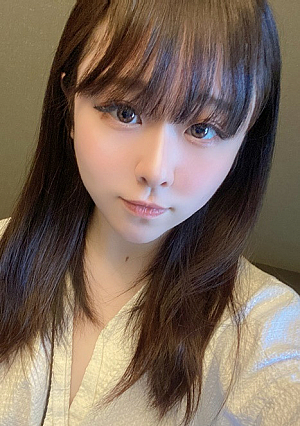 美尻♡色白グラマラスbody♡ピンク色のオマンコ♡えりなちゃん♡電マでイキ連発♡中\.出しエッチ♡