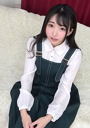 弦楽器専攻の音大１９歳Bカップ（成長中） 極太バイブで初めての人前オナニーから止まらない潮吹き、お互いびしょ濡れのまま生挿入大量射精までの一部始終