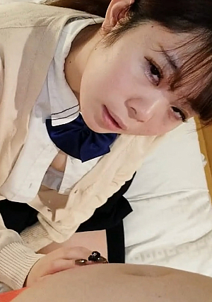[顔出しリアル]清純な経験小の女の子に、つい先日まで来ていた制服を持ってきてもらいハメ撮りしました