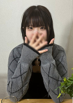 [初撮][半外半中]ふわふわな性格で何を頼んでも微笑みながら「いいよ♡雪のように真っ白美巨乳を揺らし、感受性高い下の毛あり敏感マンコに半外半中で精子を注入