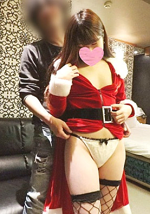 【無・素人個撮】サンタさんに危険日中出しめぐちゃん事件の張本人が登場脳みそフワッフワ愛嬌抜群のド天然娘が恥ずかしがりながらコスプレセックスでイキまくる姿が堪んない根っからのおちんちん大好き娘のフ