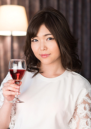 飲み姿エロイイGP 〜急ピッチでビッチ化したお股がユルすぎるんじゃ〜