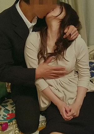 【個人】逃げようとした美人若妻、絶望の中2本の他人棒で犯され中出しされる
