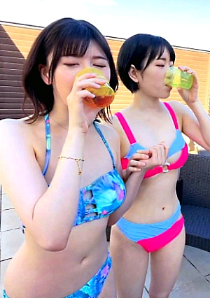 【長身神Gボイン美女×淫尻ハーフ系美少女の奇跡の取り合わせ】【神乳&淫尻が今年最後夏フェス締めくくり大乱交の開幕】【素晴らしきかな若淫乱の競演生ナカSEX】最高の夏の思い出最後の夏の思い出エロ自慢のド美ビッチ二人がウインナー上でも下でも丸飲みGエチョナ乳パイズリは極楽浄土急行便もちろんゴム無し手加減なしの大乱交が始まる…もちろんソロでの後夜祭ナマはめ撮りも収録