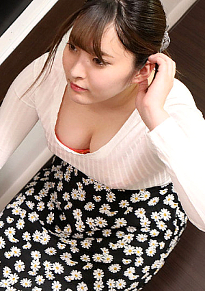 朝ゴミ出しする近所の遊び好きノーブラ奥さん 衣吹かのん