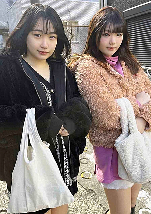 【交渉チカン⑫】白合女子大学に通うお嬢様2人組に大学近くのコミュニティセンターの休憩室でナマ挿入＆ぶっかけ