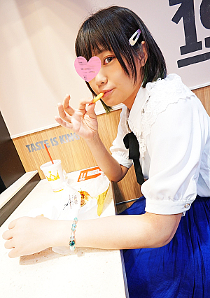 【無修正】【無許可流*出】「あ゛ぁ...出ちゃうぅ♡」人気洋食屋さんの学生アルバイトが涙の初潮吹きエッチの経験が少ないウブなアソコから溢れる愛液夏休みにチンポを咥えてしょう女は大人へと成長していく.