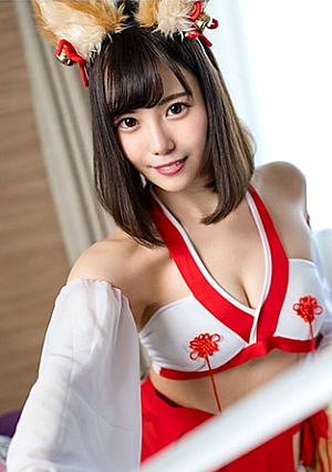 【巫女キツネ】普段はOL裏では美人レイヤー 初めての個撮で手マンされて潮吹きハメ撮りSEXまで持ち込まれて中出し生チンポに歓喜のアクメするメス狐【流出】