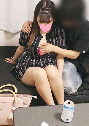 【無・素人個撮】更生失敗夜の公園で遠くを見つめ*をあおる巨乳ぽっちゃり完全体風俗嬢の悩みを解決する為、家に連れ込み、愛のあるセックスを説くも、最終的には風俗のお客さん状態、更には中出し事故