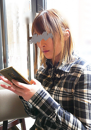 【無修正ｘ個人撮影】ゲーム依存のゲーマー娘が課金し過ぎて大ピンチサポを求めてオフ会へ!?挿入したいのにゲームし出しちゃったから、僕はオマコにログイン