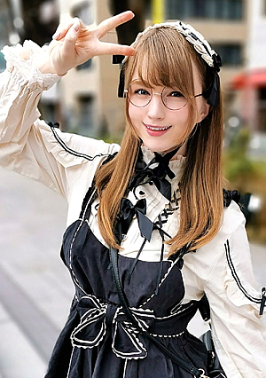 Cosplay Caucasian who is just playing with Japanese people in dating. Big butt Gothic Lolita international student Claire, 23 years old