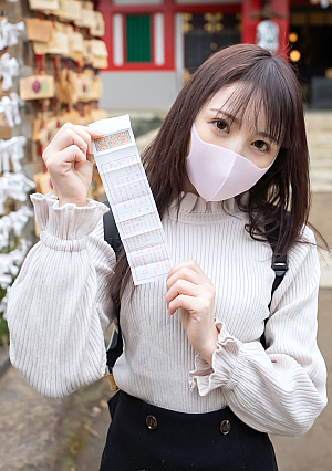 初撮影個数限定【無修正】シネマ画風親の介護に疲れ果て情緒不安定に陥ってしまった自暴自棄の華奢な彼女・・・心の隙間につけ込んで密室に連れ込み生中出し