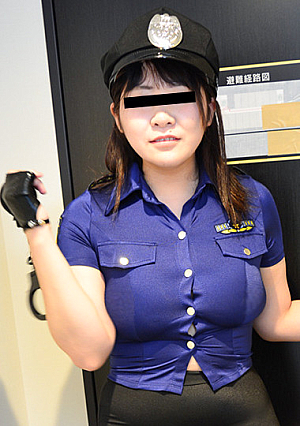 胸がはち切れんばかりの爆乳エロポリス