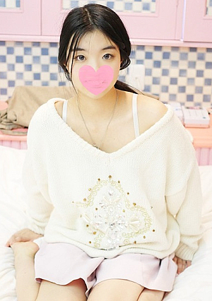 【無修正】【友達とSEX】ジムで出会った小動物系の**看護師仕事と筋トレには熱心だがアソコの経験はまだまだ未熟なお子さマンコ未処理剛毛の極小マンコが初めて大人チンポに調教される