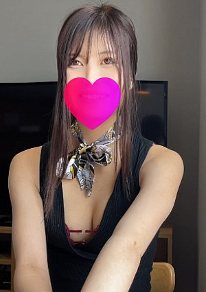 臨場感溢れる未公開縦動画アングルあのデカクリで有名インフルエンサーがFAN感謝企画で入り乱れる３P　レビュー特典多数