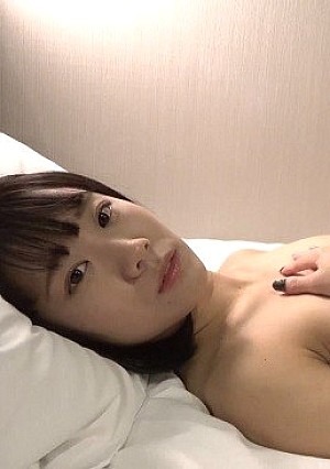 実は彼は危険な道を犯してもハメ撮りしたい可愛い女の子でした​​。