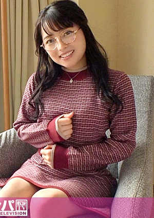 マジ軟派、初撮 1561 大学のリモート授業のやりにくさに悩む女子大生…実はイケナイ恋のお悩みも悶々とした欲求を発散したいのか、体を触られても受け入れてしまい…ツルスベ美尻に腰を打ち付けられ喘ぐ姿は必見