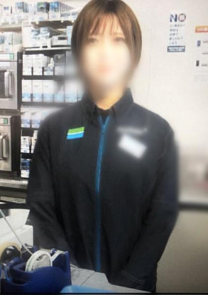 【顔出し】近所の隠れ爆乳コンビニ店員・名札からSNS特定しハメ撮り