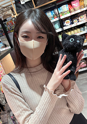 初撮影1/30まで限定【無修正】猫カフェで働く押しに弱そうなスレンダーJDにそそり勃つ僕の性器を咥えられ気持ち良すぎて予定外の口内射精さらにその後生中出し