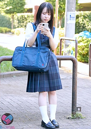 ミニマムJ系の背後にツキマトイ、自宅へ侵入…未成熟なマコを自分で弄りオナを盗撮ぐっすり寝かせた後イラマ、足指舐めで肢体を堪能し…