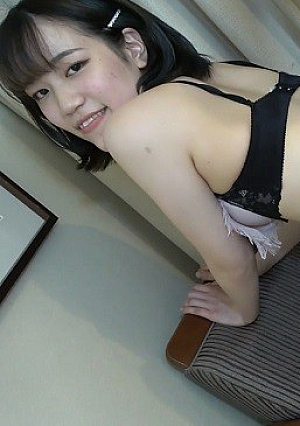 A 19-year-old country girl with a cute smile. While gazing at the beautiful body of a fair-skinned slender girl, she is completely fucked in all positions for the first time in her life.