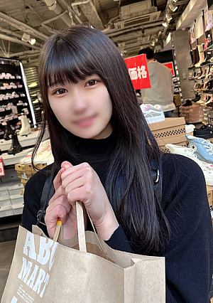 初撮影・顔出し4/19まで限定公然の場でふいに僕の股間を弄り始める世間知らずな20歳の女子大生・・・彼氏以外の淫欲に屈した男に身体を委ね絶頂を繰り返し2回連続生中出し