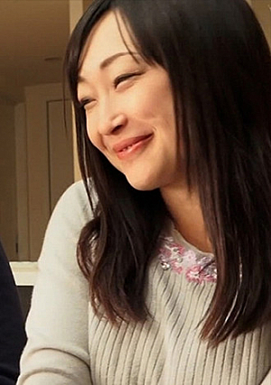 パート先のアルバイト学生と不倫してしまう人妻