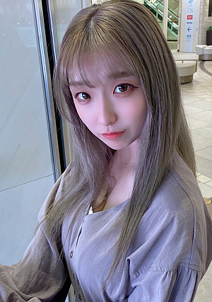 【連続中 出し】天真爛漫で色白美巨乳スレンダーのかなちゃんが大勢の男達に満足するまで中 出しされ続ける動画