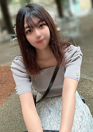初撮影・顔出し3日間限定ダメ、人が来ちゃう男性経験が少ない女◯大生を彼女が通う某有名大学内で下着を脱がすと黒々とした剛毛が・・・そのままノーパンノーブラで受講教室で僕は彼女に・・