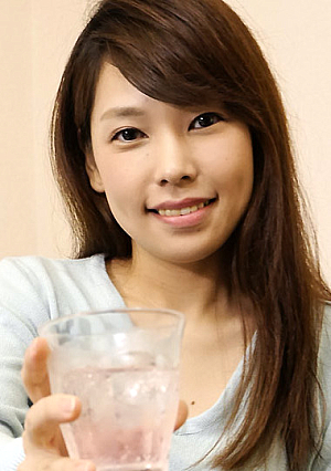 パンツ丸見え路上飲み娘 〜心配なので家で休んでイキませんか？〜