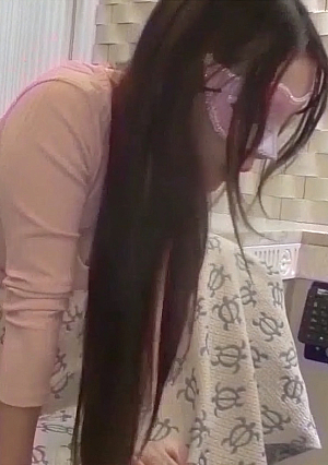 【期間限定50%オフ・中出し】淫猥なフェロモンMAXで他人棒を楽しむ32歳熟女妻　卑猥な唇と白く輝く美乳を我慢出来る男はいるのでしょうか
