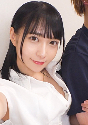 【弾力溢れる白美肌でガンガンに腰振るセックスを彼氏に見せつけるヤリたい盛りのどエロ小娘が昔から知り合いの男友達に圧巻の騎乗位と中出しをプレゼント】呆れるほど性欲旺盛な彼女を共通の友人に寝取らせてみたら…【もえか(21)/同棲1年目】