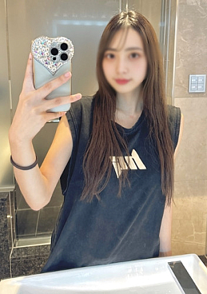 Facial appearance First shot An aspiring YouTuber is so nervous and comfortable during the FC2 advent shoot that the review bonus includes her private photos and videos