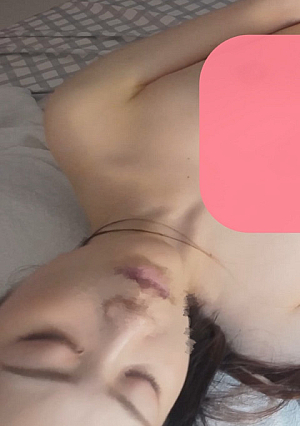 顔出し無修正170センチのスラっとしたスタイルと初撮影の恥ずかしそうな表情が絶妙にマッチして