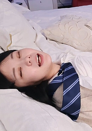 I want to meet you right away!!'' An innocent, baby-faced, unprocessed, hairy girl with a curly mouth ◯ ◯ Even though she's in exam season, she's completely awakened to her sexuality!! Finally ejaculates in her mouth for the first time in her life!!