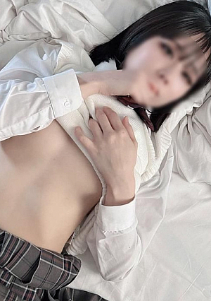 A fair-skinned honor student's secret activities are revealed... Enjoy plenty of beautiful cameltoe and creampie