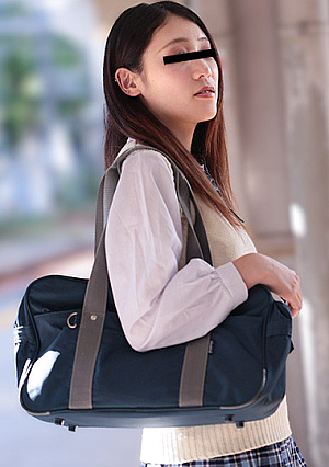 制服娘を電車でイタズラ