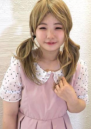 【金髪合法口り】お椀型Eカップ美乳がプルンプルン慣れないエッチをはにかみ笑顔で健気に頑張る18歳癒し系細目口りピュア加奈ちゃん第2章＆唯奈ちゃんといちゃいちゃレズ【海外版】