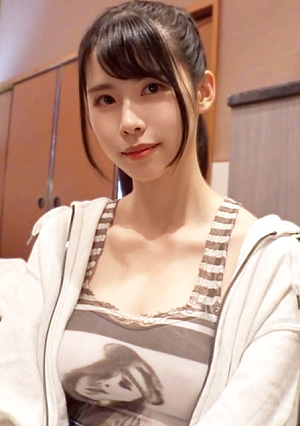 [Diamond in the Rough] A naive cosplay slender who just moved to Tokyo this year. She has big breasts and a body with maximum sensitivity, making her body slippery and shiny. We will send you the high-quality master version of the sex video.