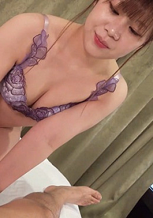 [Face showing Gonzo] A married woman with a fluffy body had a strong service mentality and was erotic, so I also creampied her with a strong service mentality.