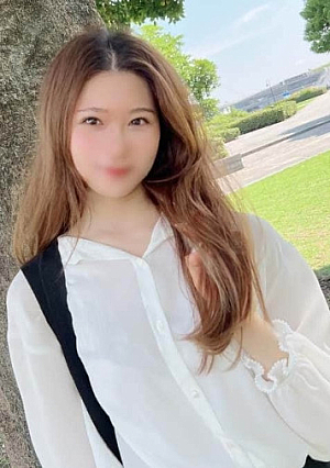 初撮影・顔出し！ミニスカートから生足美脚を露出させる美容スタイリスト！！
